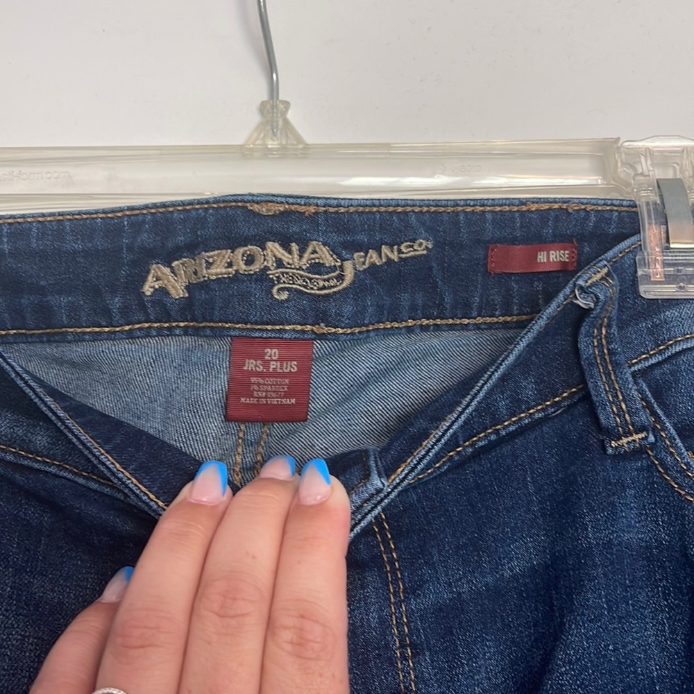 High Rise Ripped Jeans - Picture 4 of 5